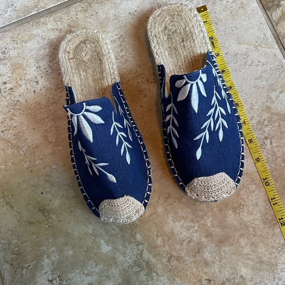 Jolimall Shoes - NWOT Jolimall Navy/White Canvas Sandal 10 Slides New